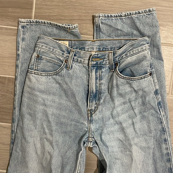 Levis - Picture 3 of 5